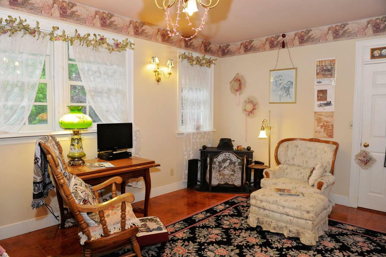 A Walk In The Woods Bed And Breakfast Southold Habitación foto